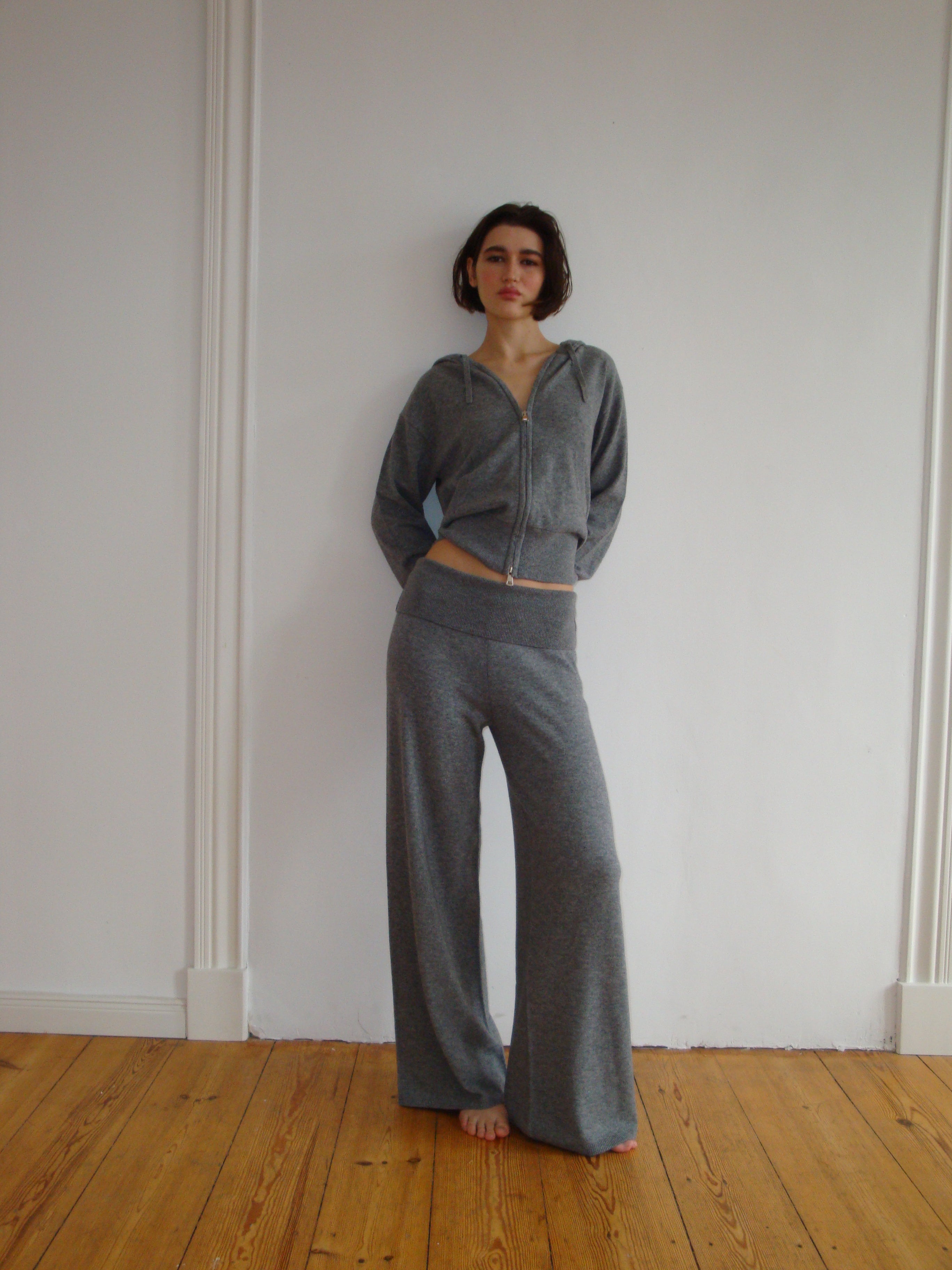 PREORDER - Cashmere Lounge Knit Pants in Soft Grey – ZODIAQUE STUDIOS