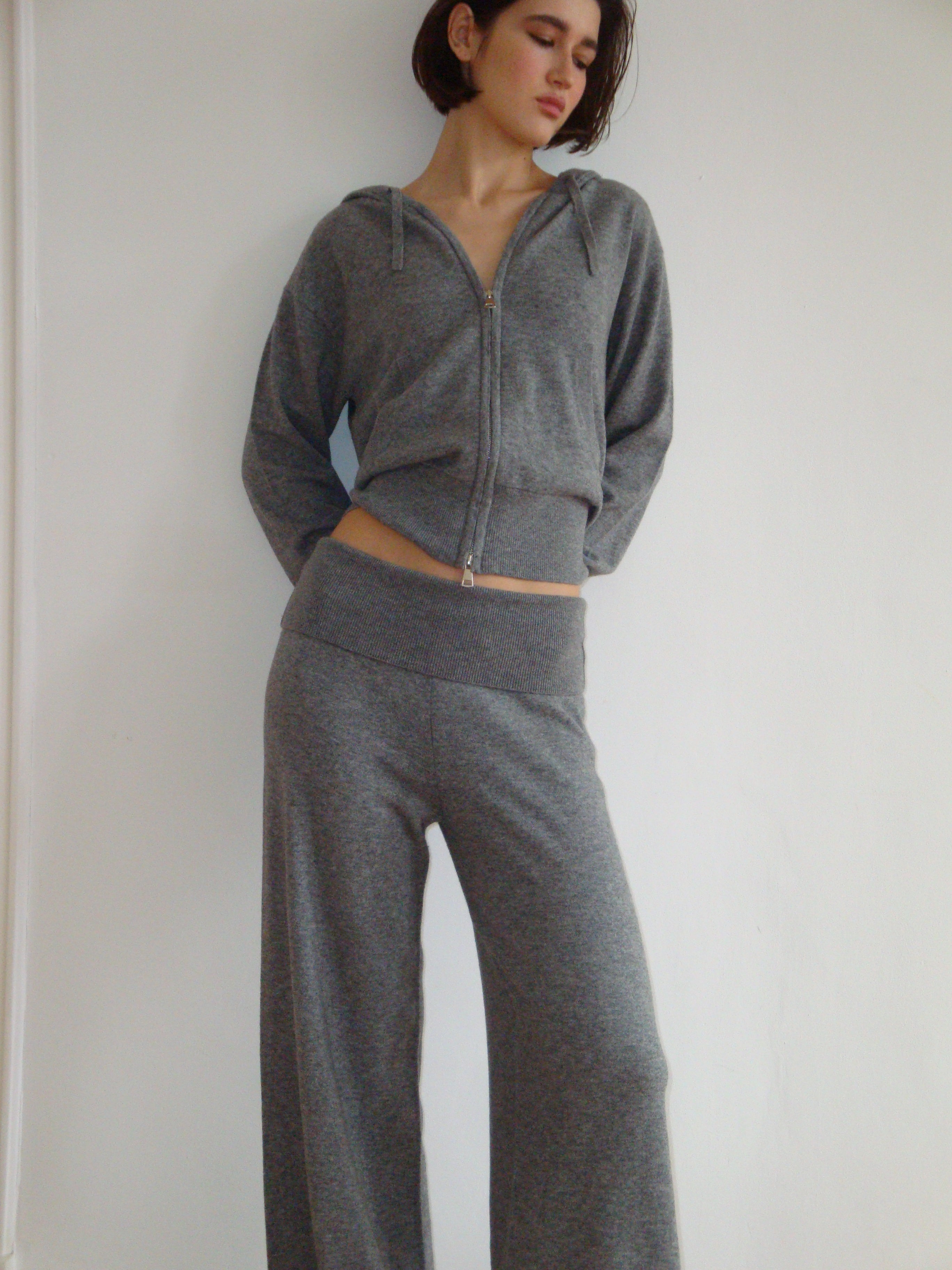 PREORDER - Cashmere Lounge Knit Pants in Soft Grey – ZODIAQUE STUDIOS